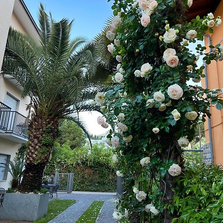 Villa Phoenix Riva del Garda Esterno foto