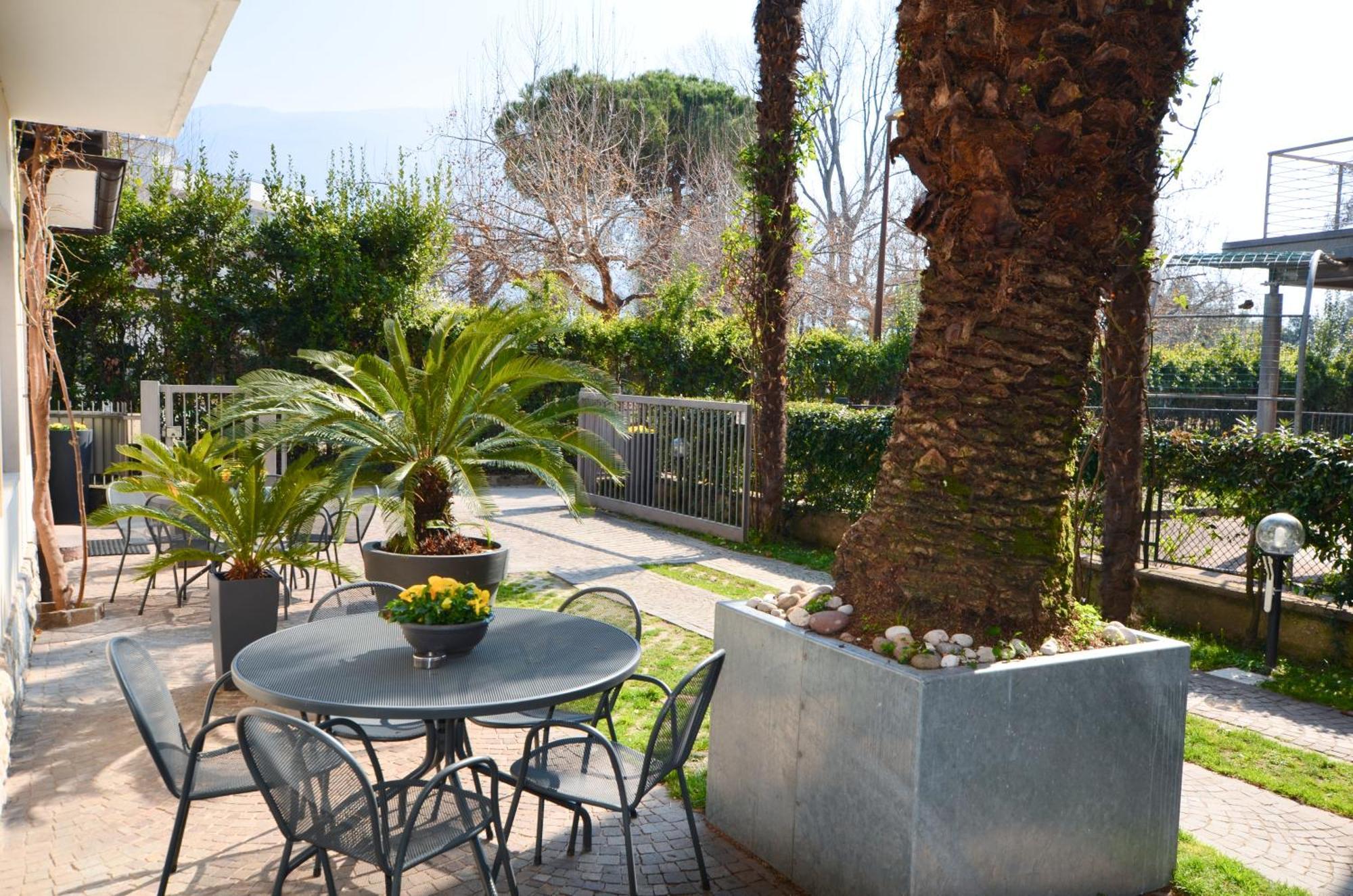 Villa Phoenix Riva del Garda Esterno foto