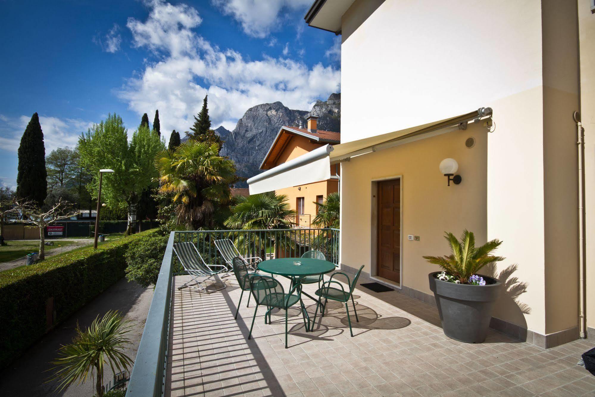 Villa Phoenix Riva del Garda Esterno foto